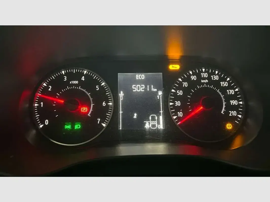 Usado Dacia Sandero Essentiel 91 CV (66 kW) 2021 Rojo Utilitario