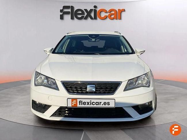 Usado Seat Leon Style 130 CV (95 kW) 2019 Blanco Berlina