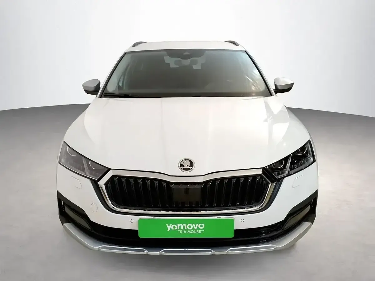 Usado Skoda Octavia 200 CV (147 kW) 2022 Blanco Familiar