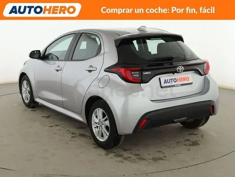 Usado Toyota Yaris Edition 125 CV (91 kW) 2022 Gris / plata Utilitario
