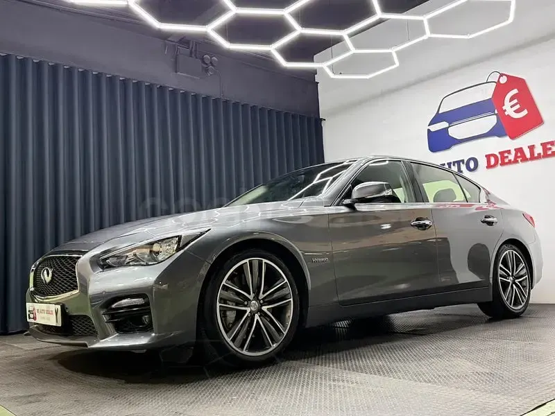 Usado Infiniti Q50 Sport Tech 364 CV (267 kW) 2015 Gris / plata Berlina