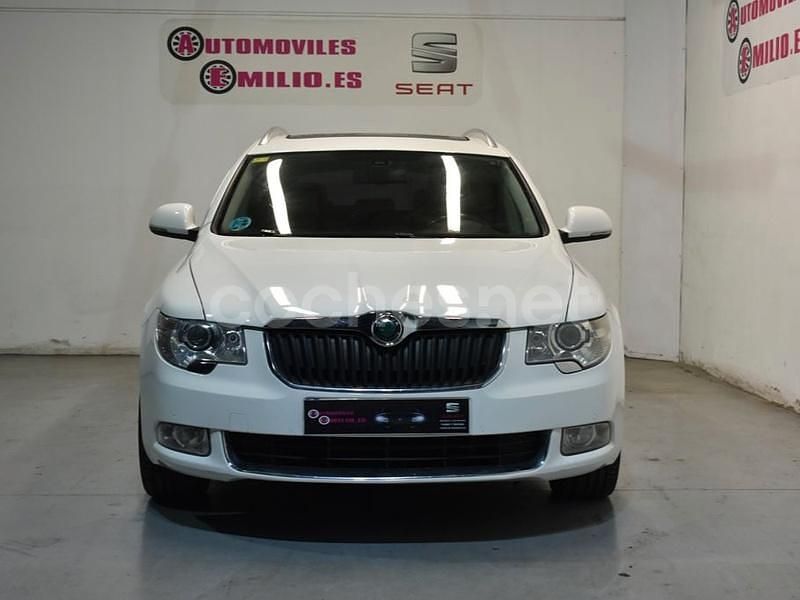 Usado Skoda Superb Exclusive 160 CV (117 kW) 2011 Blanco Familiar