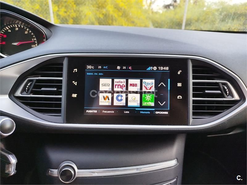 Usado Peugeot 308 Style 130 CV (95 kW) 2020 Gris / plata Berlina