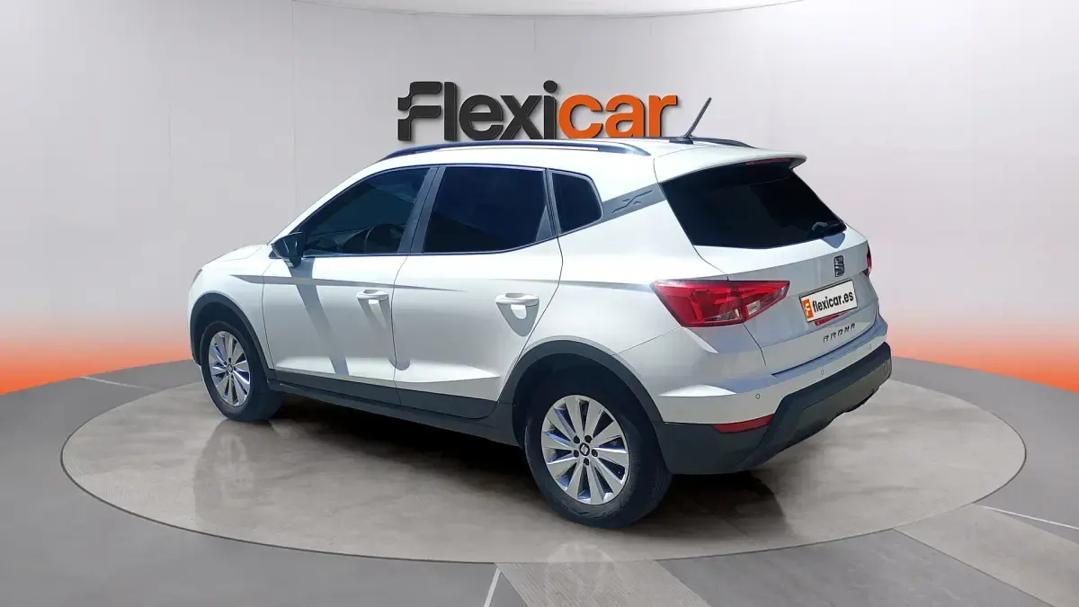 Usado Seat Arona Style Plus 110 CV (80 kW) 2021 Blanco SUV
