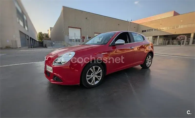 Usado Alfa Romeo Giulietta Progression 105 CV (77 kW) 2012 Granate Utilitario