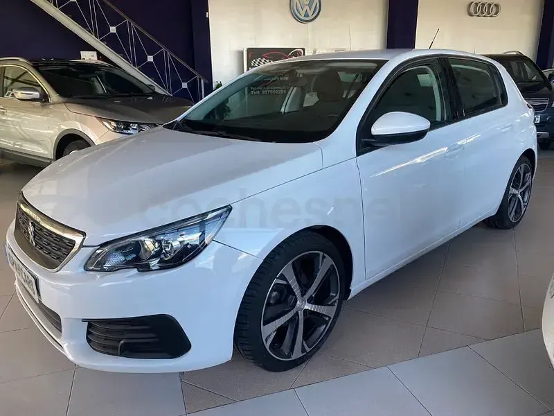 Usado Peugeot 308 Access 100 CV (73 kW) 2018 Blanco Berlina