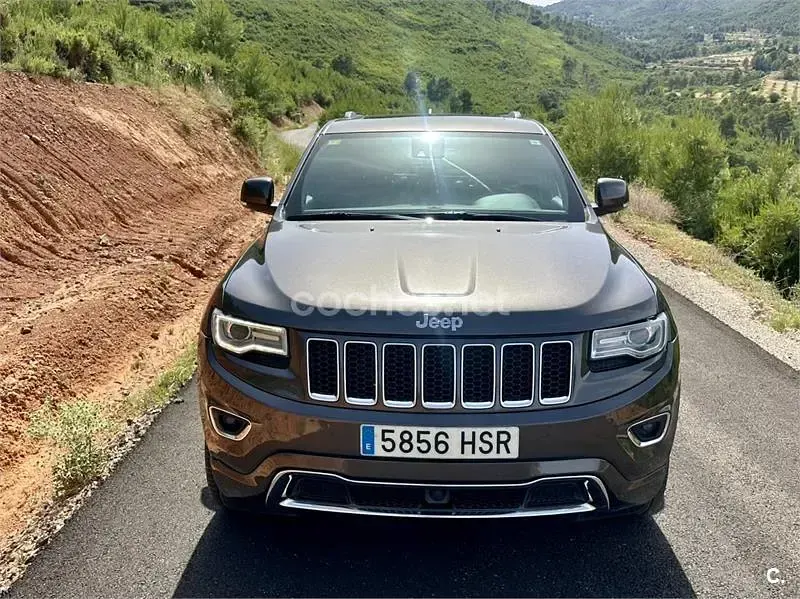 Usado Jeep Grand Cherokee Overland 250 CV (183 kW) 2013 Marrón SUV
