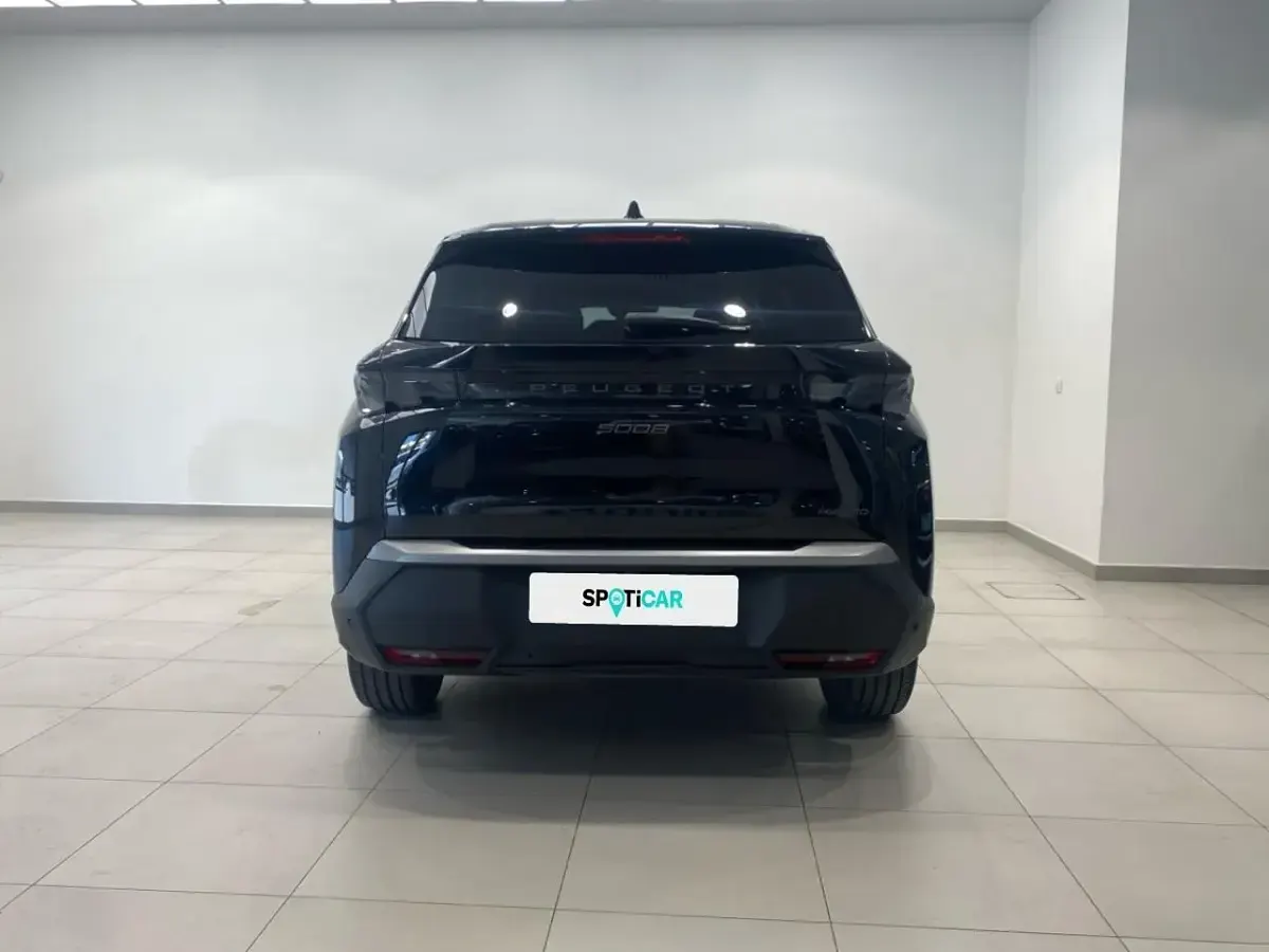 Usado Peugeot 5008 GT 136 CV (100 kW) 2025 Negro SUV