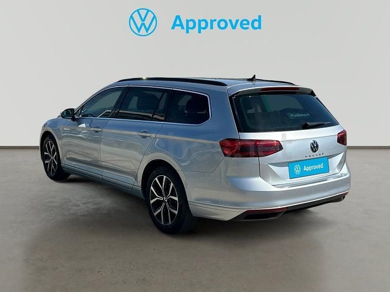 Usado VW Passat Executive 150 CV (110 kW) 2020 Gris / plata Familiar