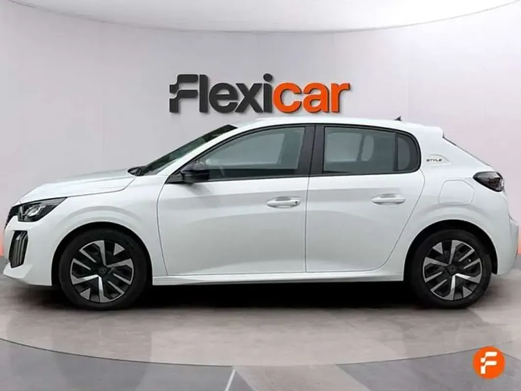 Usado Peugeot 208 Style 101 CV (74 kW) 2024 Blanco Utilitario