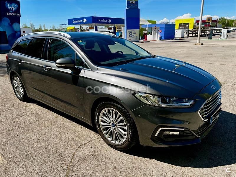 Usado Ford Mondeo Titanium 150 CV (110 kW) 2020 Gris / plata Familiar