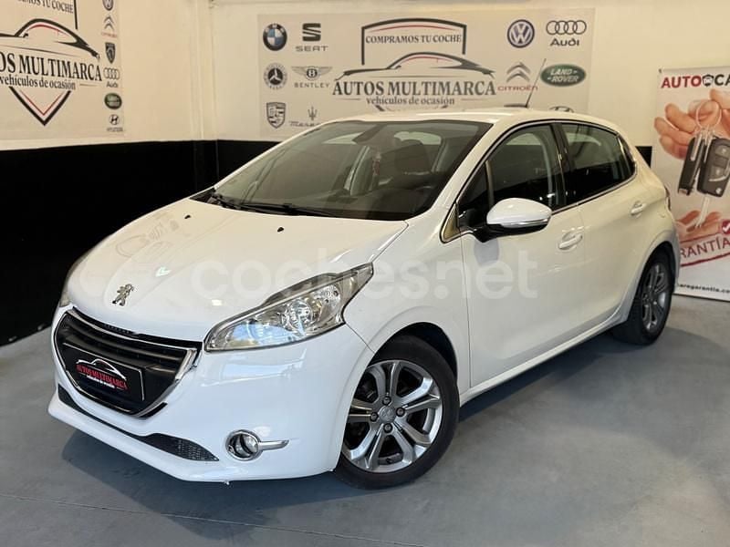 Blanco Usado 2014 Peugeot 208 Allure Utilitario | 4999 € (Buen precio) - Imagen 1/4