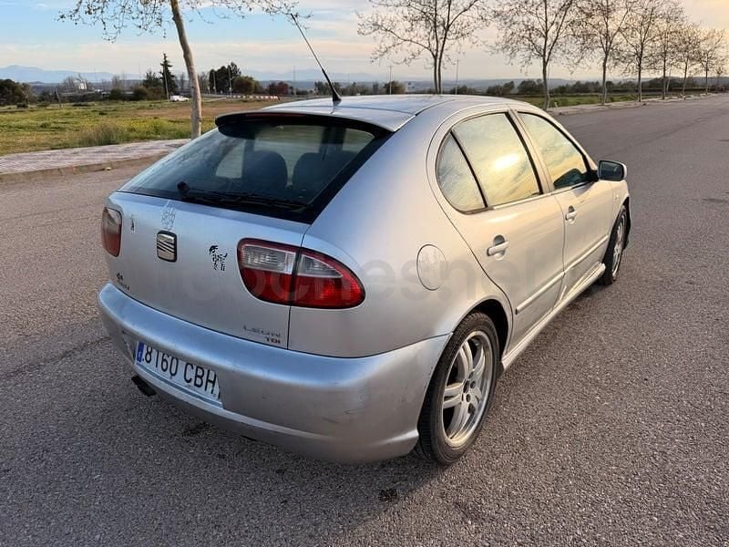 Usado Seat Leon Sport 150 CV (110 kW) 2003 Gris / plata Utilitario