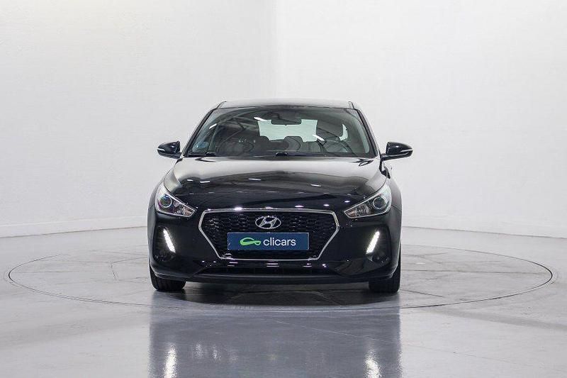 Usado Hyundai i30 120 CV (88 kW) 2017 Negro Berlina