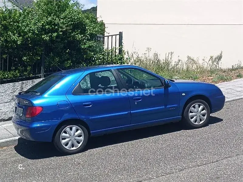 Usado Citroën Xsara 75 CV (55 kW) 2002 Azul Berlina
