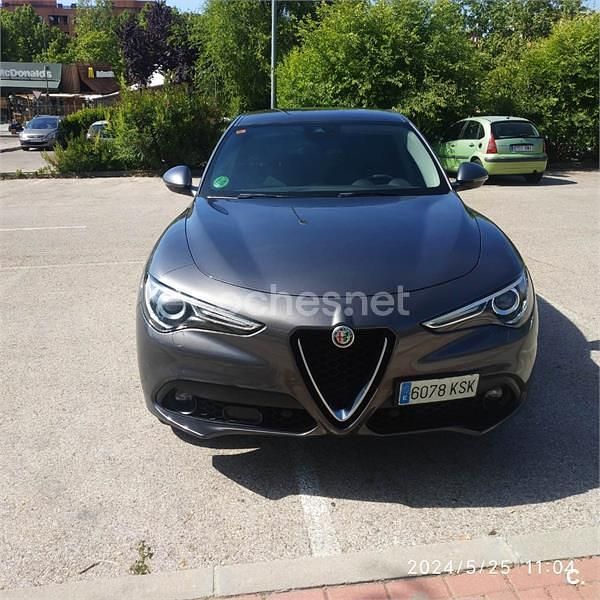 Usado Alfa Romeo Stelvio Executive 210 CV (154 kW) 2018 Beige SUV