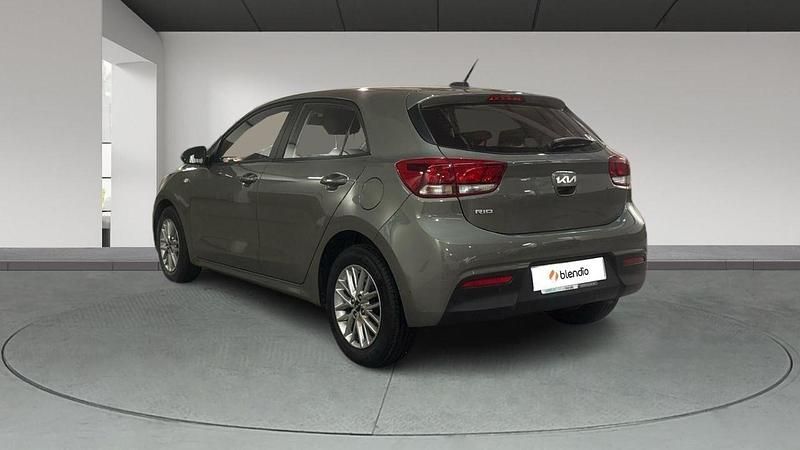 Usado Kia Rio 100 CV (73 kW) 2023 Verde