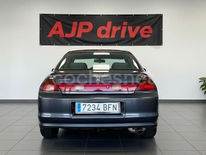 Gris / plata Usado 2001 Honda Accord Coupe | 9900 € - Imagen 1/4