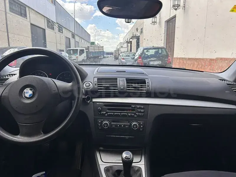 Usado BMW 116 122 CV (89 kW) 2009 Negro Utilitario