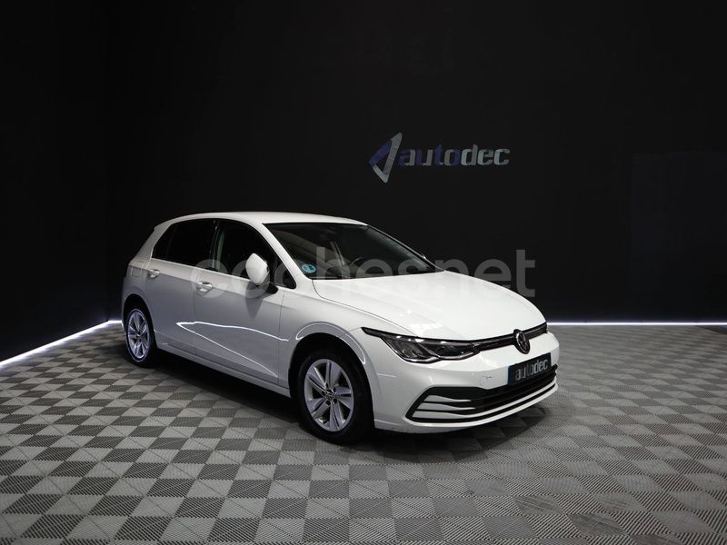 Blanco Usado 2021 VW Golf VIII Life Berlina | 22.990 € (Precio justo) - Imagen 1/4