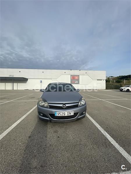 Gris / plata Usado 2005 Opel Astra GTC Sport Berlina | 2000 € (Super precio) - Imagen 1/4