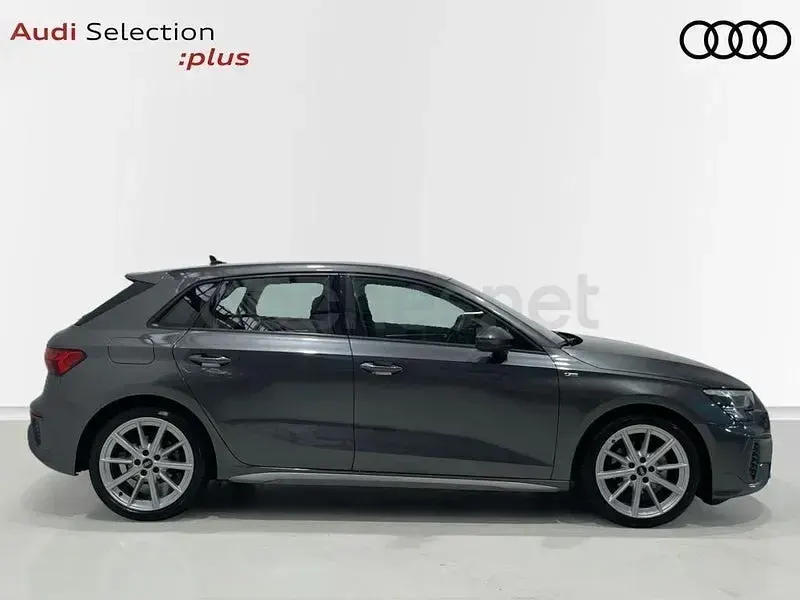 Usado Audi A3 S-Line 150 CV (110 kW) 2023 Gris / plata Berlina