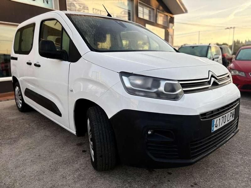 Usado Citroën Berlingo Feel 102 CV (75 kW) 2021 Blanco Monovolumen