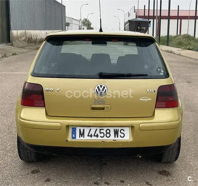 Usado VW Golf III 110 CV (80 kW) 1998 Amarillo Berlina