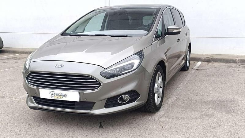 Begagnad Ford S-MAX Titanium 159 HK (116 kW) 2017 Beige Minibuss