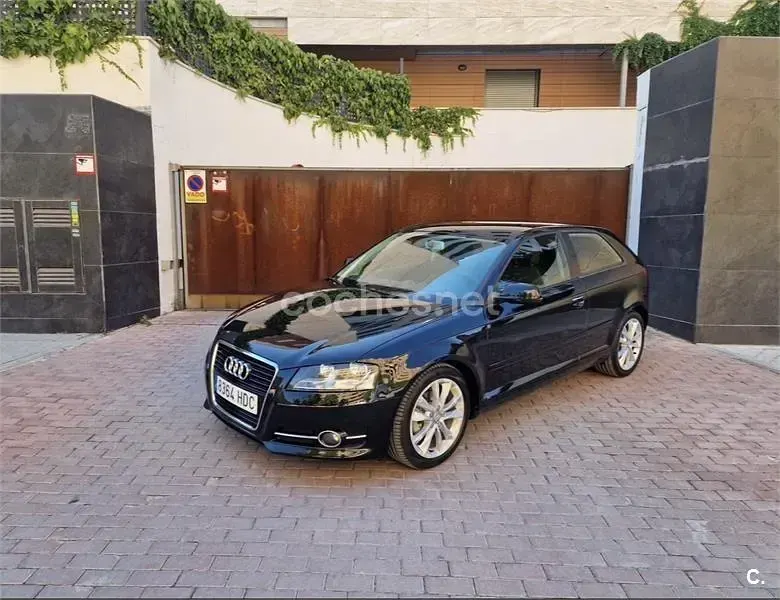 Usado Audi A3 Attraction 125 CV (91 kW) 2011 Negro Utilitario