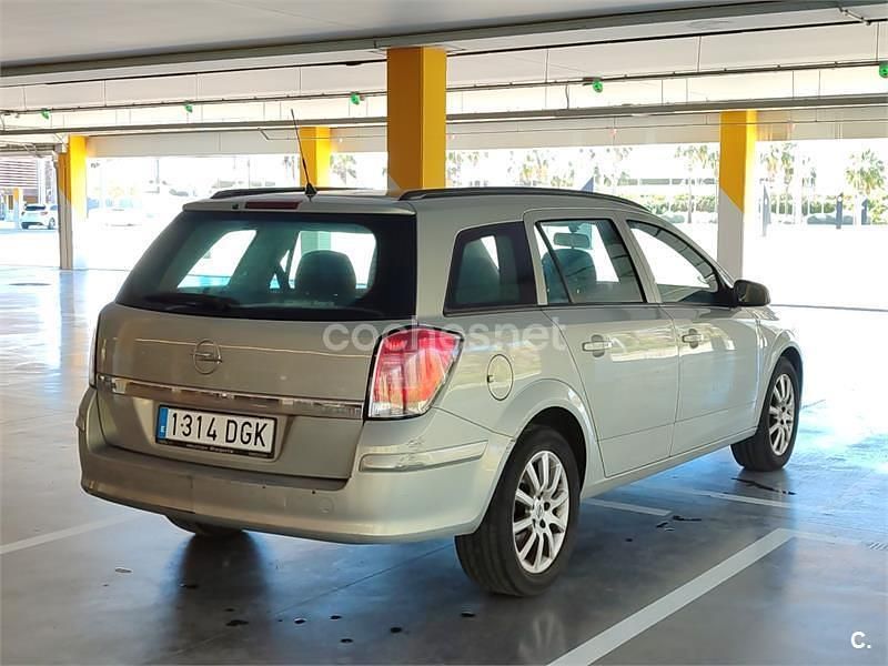 Usado Opel Astra Enjoy 100 CV (73 kW) 2005 Beige Familiar