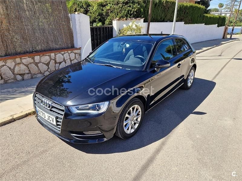 Käytetty Audi A3 Attraction 110 HP (80 kW) 2015 Musta Sedan