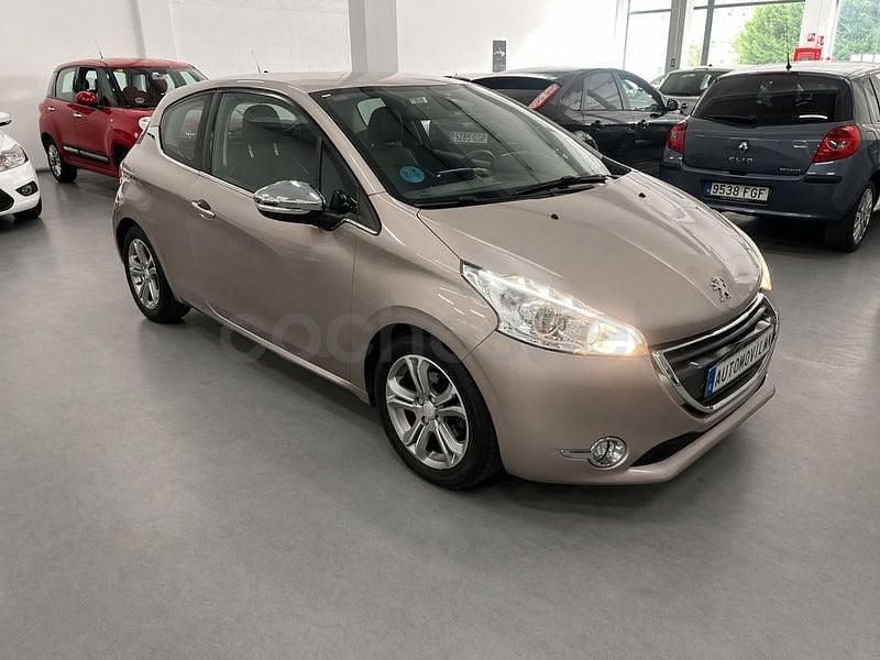 Usado Peugeot 208 Allure 95 CV (69 kW) 2012 Beige Utilitario