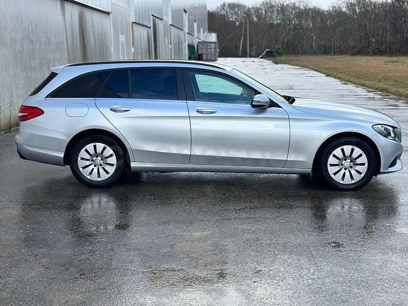 Usado Mercedes C200 Elegance 136 CV (100 kW) 2015 Gris / plata Familiar