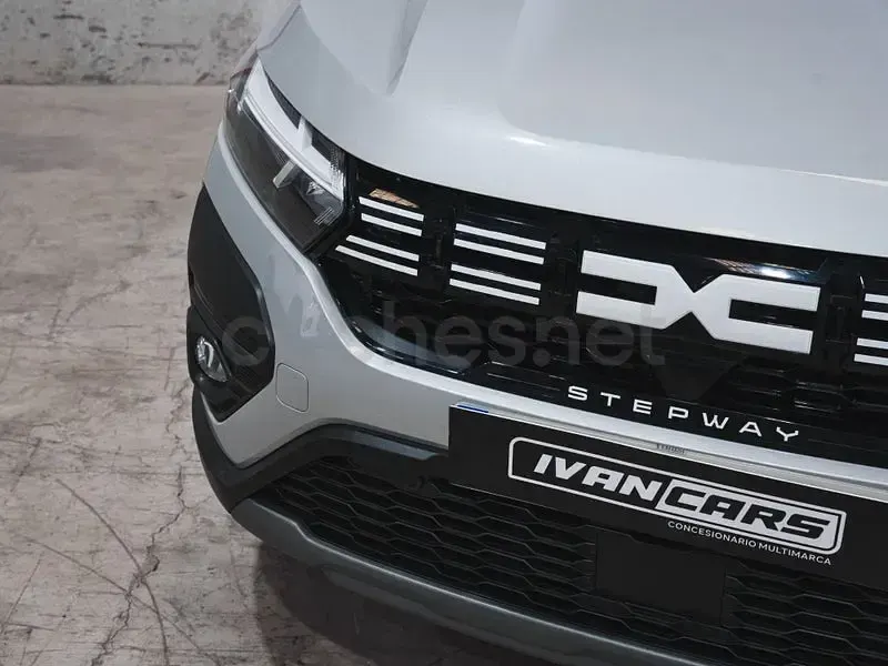 Usado Dacia Sandero Expression 91 CV (66 kW) 2024 Gris / plata Berlina