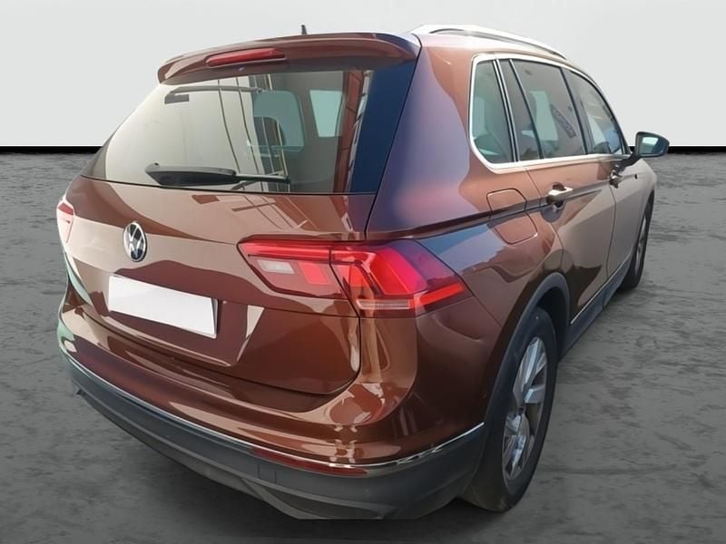Usado VW Tiguan 130 CV (95 kW) 2022 Ginger brown metalizado SUV