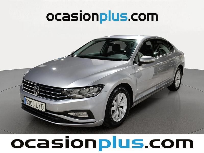 Usado VW Passat Business 122 CV (89 kW) 2022 Gris plata Familiar