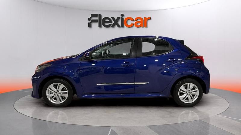 Usado Toyota Yaris Hybrid Active 116 CV (85 kW) 2021 Azul Berlina