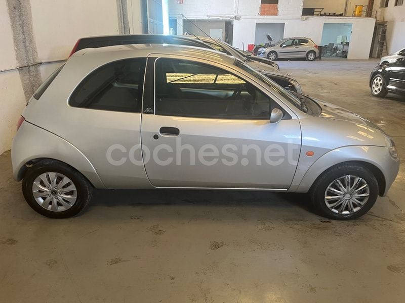 Usado Ford Ka Collection 70 CV (51 kW) 2007 Gris / plata Utilitario