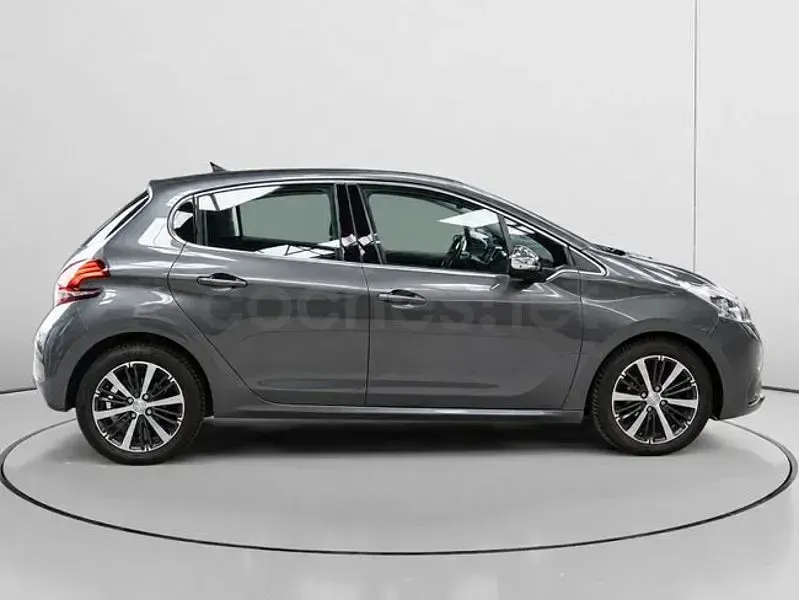 Usado Peugeot 208 Allure 100 CV (73 kW) 2015 Gris / plata Utilitario