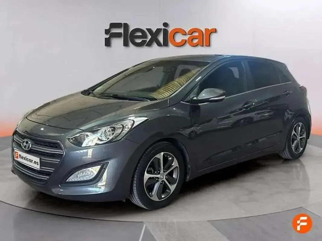 Usado Hyundai i30 GO! 101 CV (74 kW) 2017 Gris Berlina