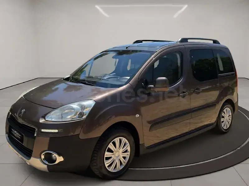 Usado Peugeot Partner Tepee Outdoor 115 CV (84 kW) 2014 Marrón Monovolumen