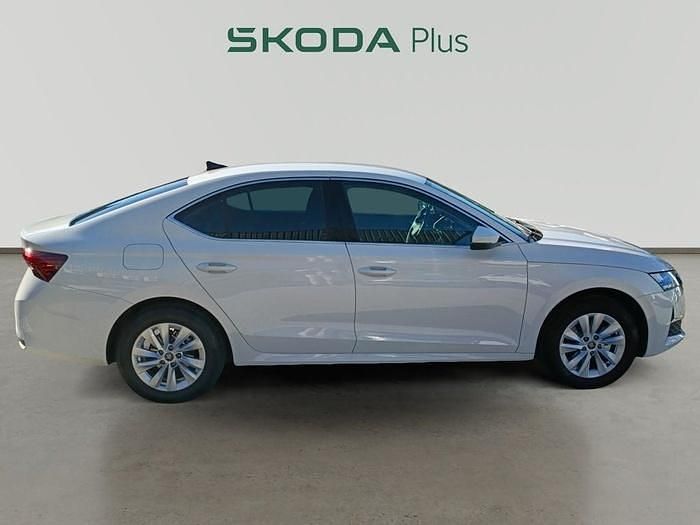 Usado Skoda Octavia Selection 116 CV (85 kW) 2025 Blanco