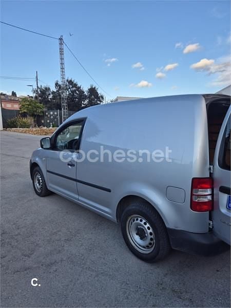 Usado VW Caddy 102 CV (75 kW) 2013 Gris / plata Monovolumen