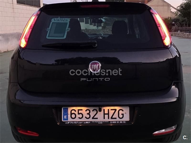Usado Fiat Punto Young 69 CV (50 kW) 2014 Negro Utilitario