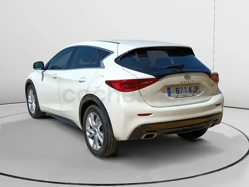 Usado Infiniti Q30 Premium 109 CV (80 kW) 2018 Blanco Berlina