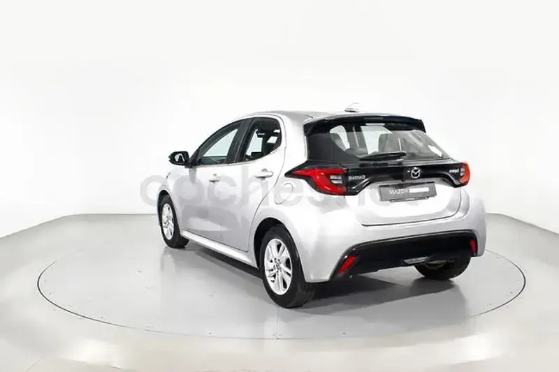 Usado Mazda 2 Comfort 116 CV (85 kW) 2022 Gris / plata Berlina