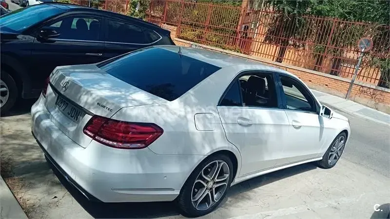 Usado Mercedes E220 Avantgarde 170 CV (125 kW) 2015 Blanco Berlina