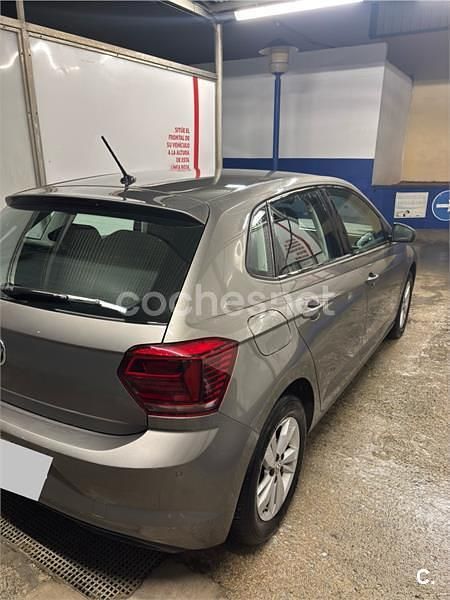 Usado VW Polo 75 CV (55 kW) 2017 Gris / plata Berlina