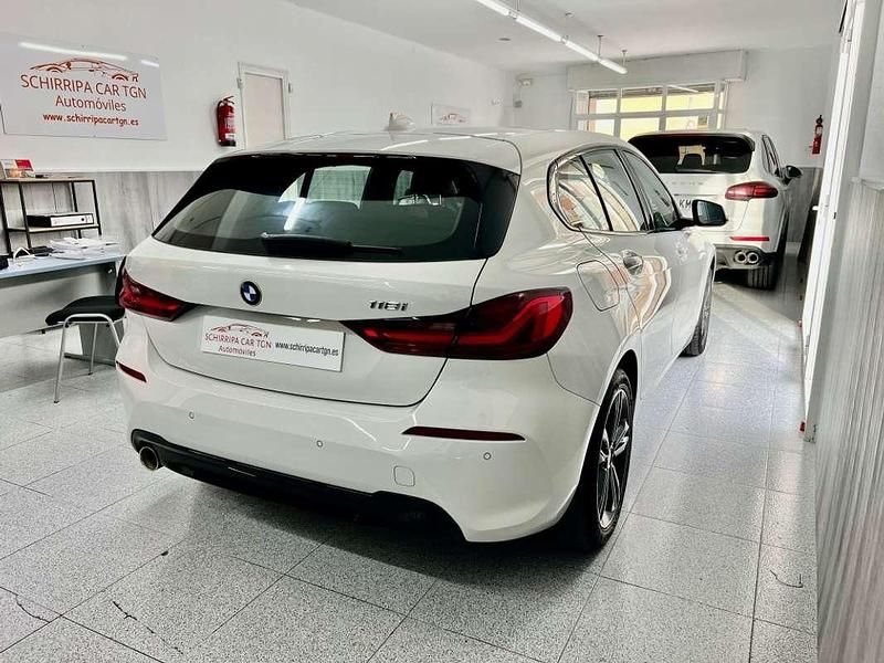Usado BMW 118 Sport Line 136 CV (100 kW) 2021 Blanco Utilitario
